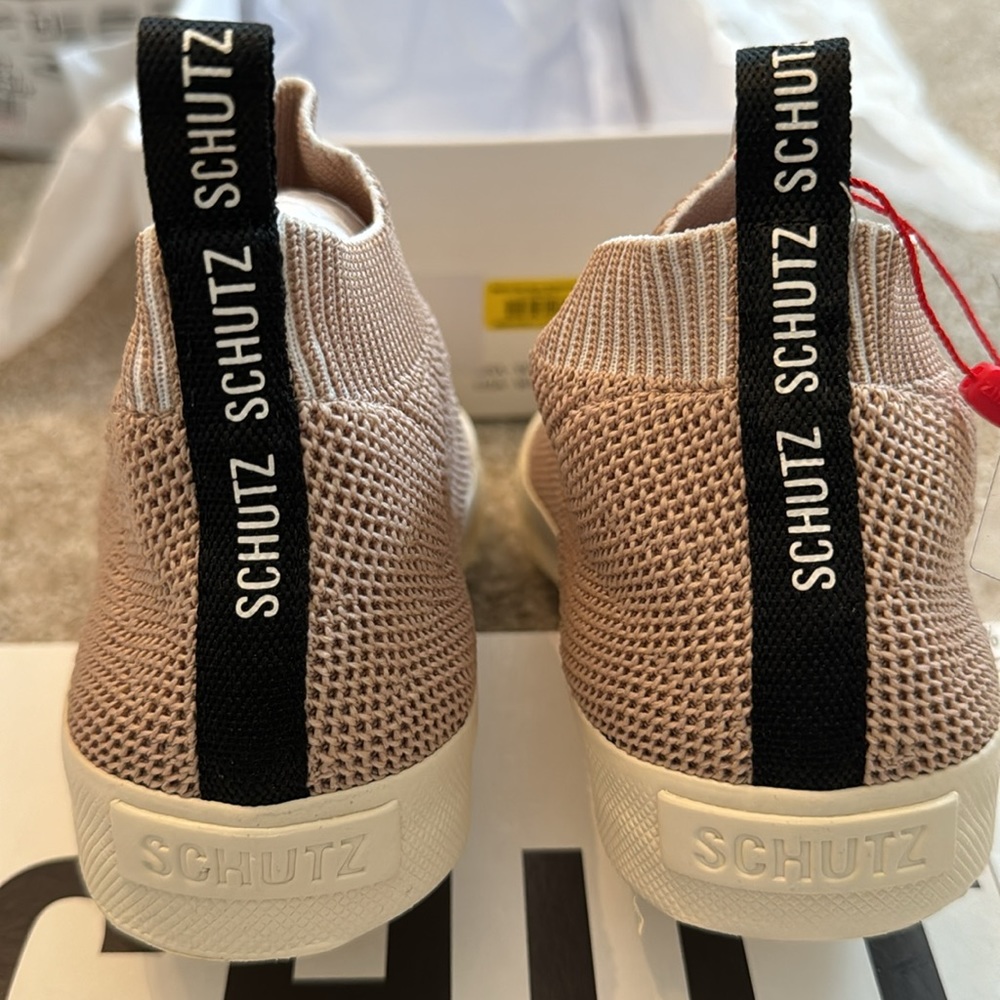 SCHUTZ - Picture 3 of 4